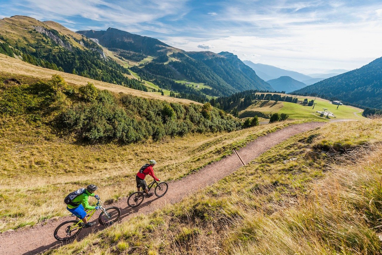 Žygis Dolomituose dviračiais Alta Badia Sellaronda eMTB